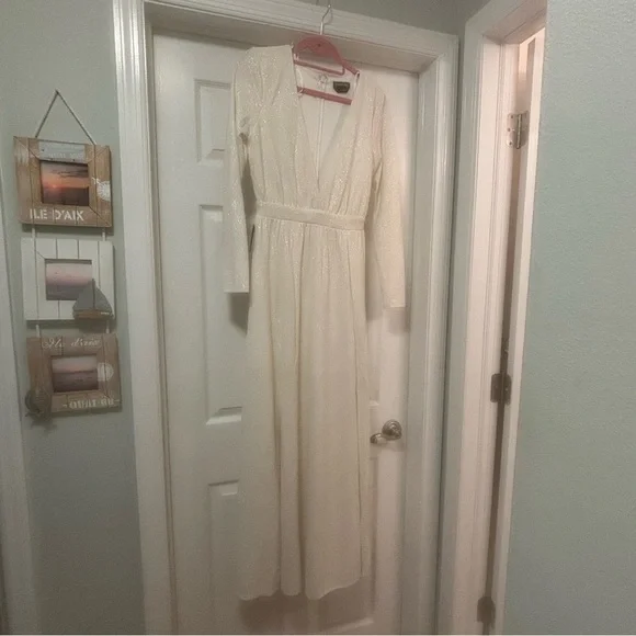 bebe Cream Long Sleeve Dress - Picture 4 of 10